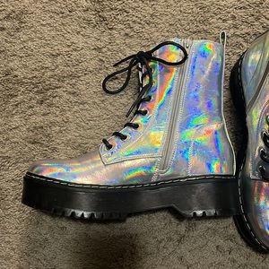 Holographic boots